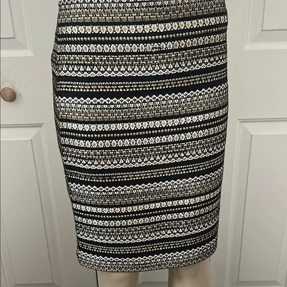 Black and White Patterned Women's Skirt worn once - Picture 1 of 7